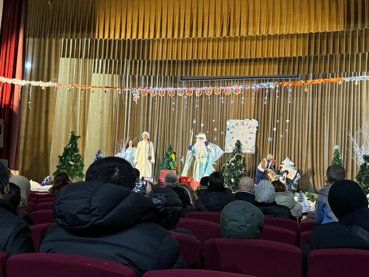 В преддверии  Нового года  комплексным центром «Бабаюртовский район» было организовано  новогоднее празднование для детей СВО,малоимущим и возвращённым Сирийско-Арабских Республик.